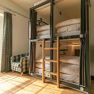 Vandrerhjem Code Pod - The Court -
