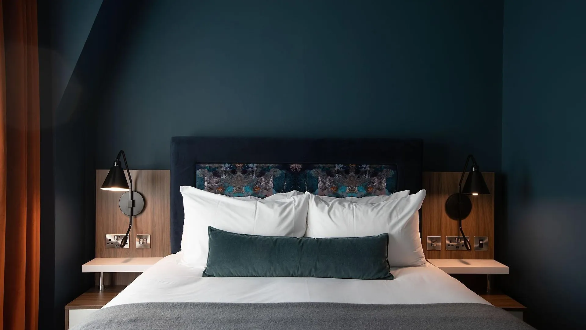 Heeton Concept Aparthotel Edinburgh Queen Street 4*,  בריטניה