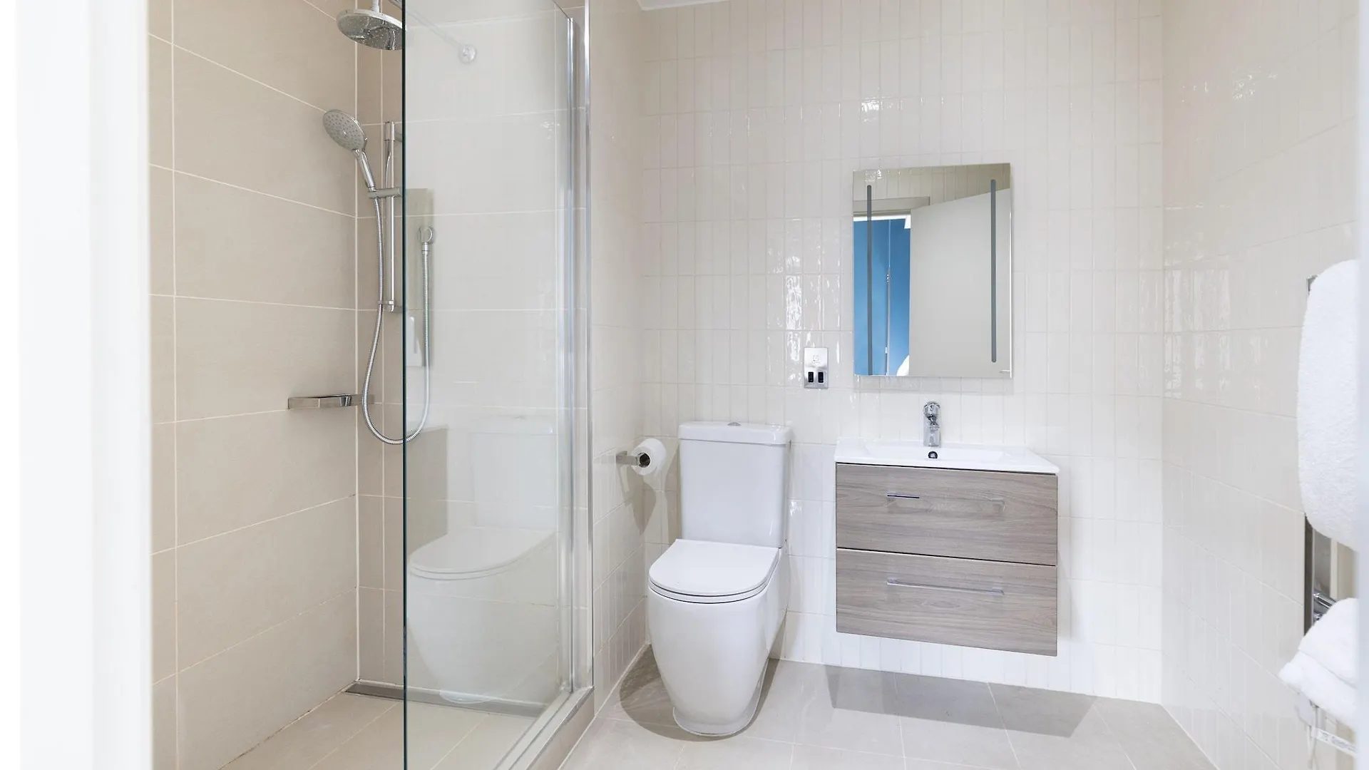 ****  Heeton Concept Aparthotel Edinburgh Queen Street בריטניה