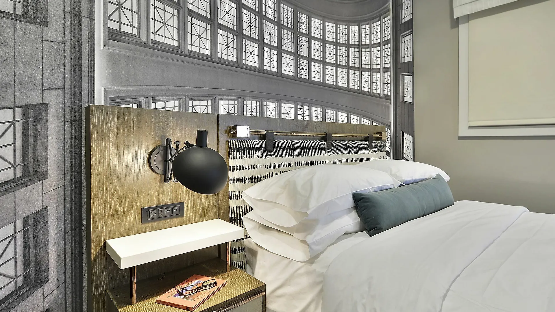 Heeton Concept Aparthotel Edinburgh Queen Street 4*,